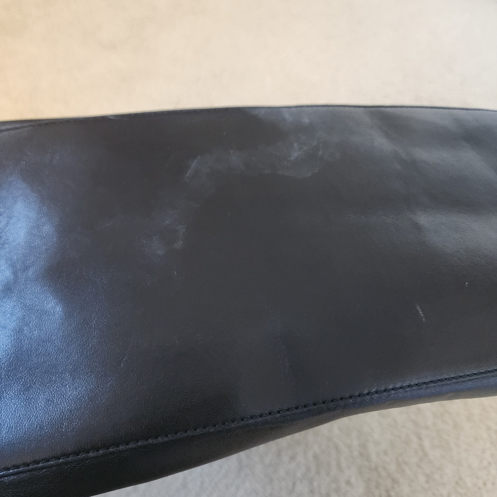 Salvatore Ferragamo Black Leather Shoulder Bag - Picture 5 of 16